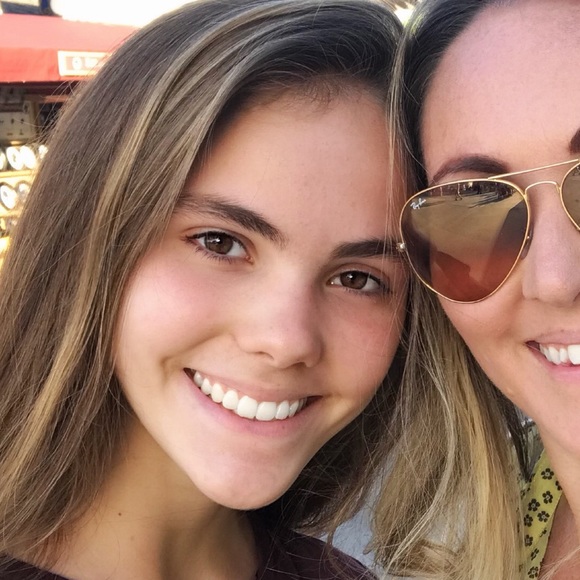 Meet your Posher, Holli - Picture 1 of 1